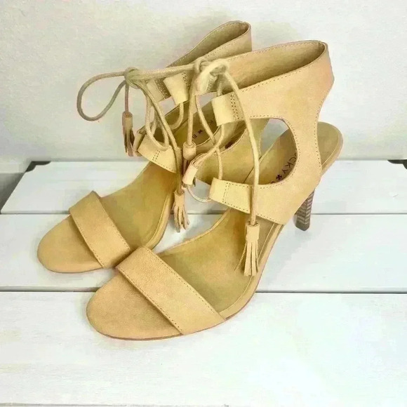 Lucky Brand Shoes - Lucky Brand Women’s Tan Suede Uzelia Tie Heels Size 8 (38)